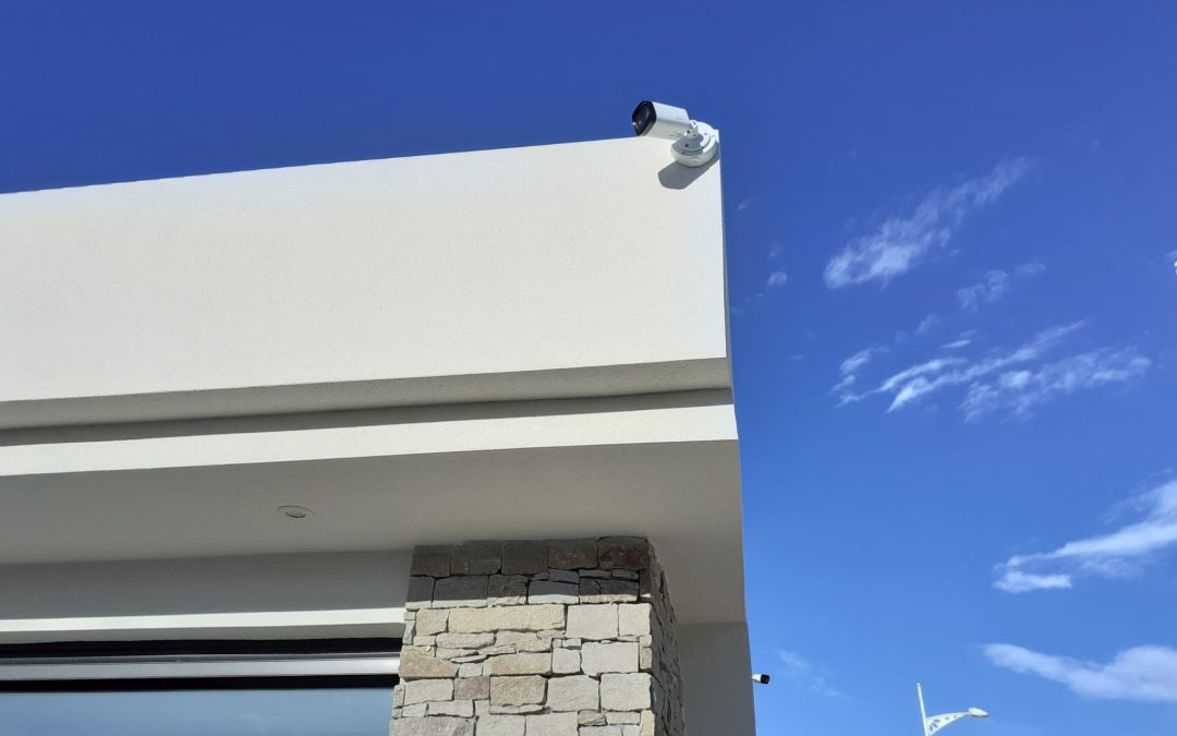 Instalaciones de cámaras y alarmas en los nuevos chalets de la urbanización Coto Riñales (Calasparra)